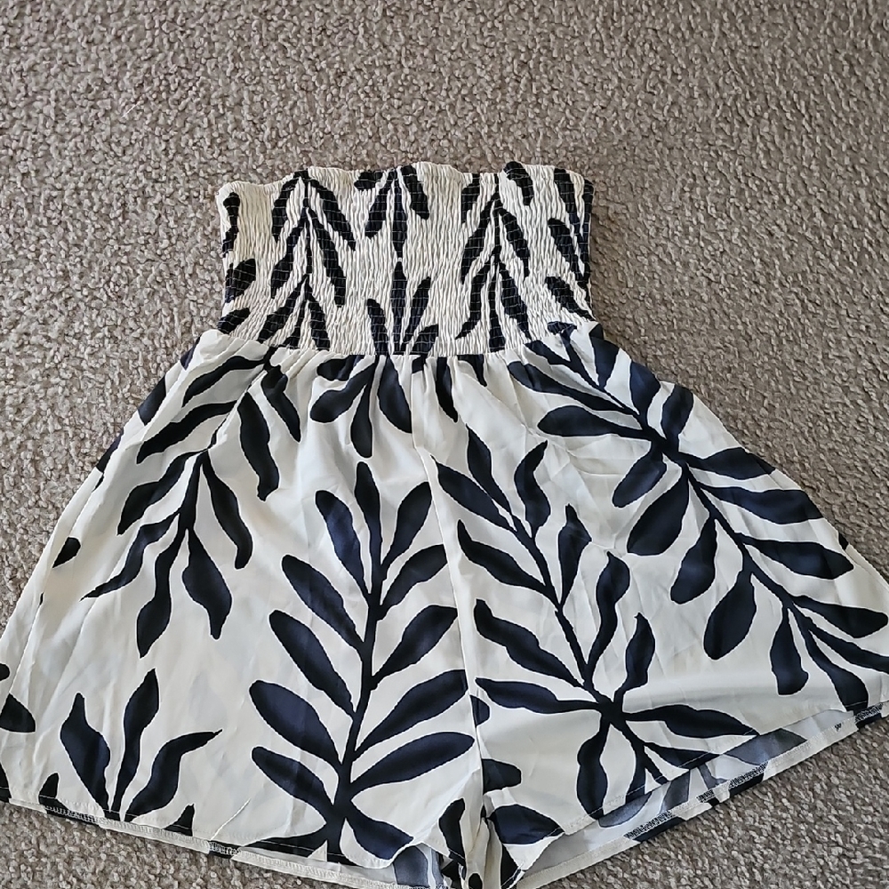 SHEIN Black and White Leaf Print Romper